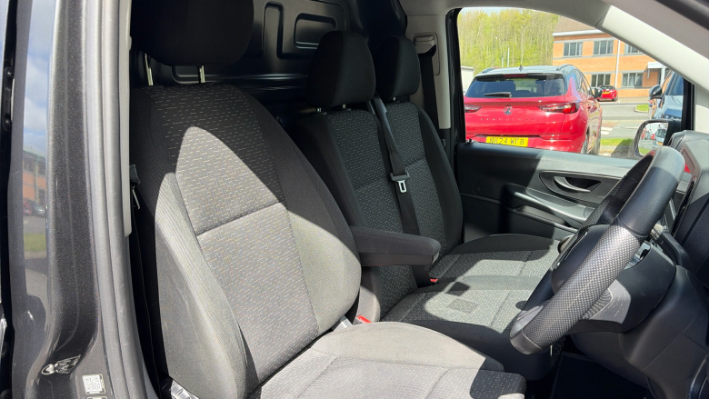 Mercedes-Benz Vito L2 Diesel Rwd 114CDI Pro Van